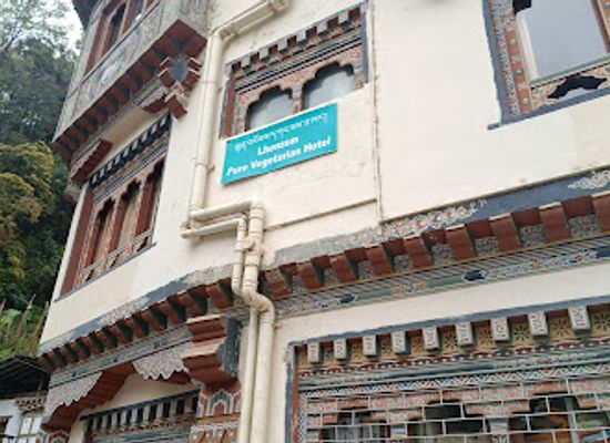 bhutan/trongsa/restaurant/lhenzom-pure-vegetarian-hotel