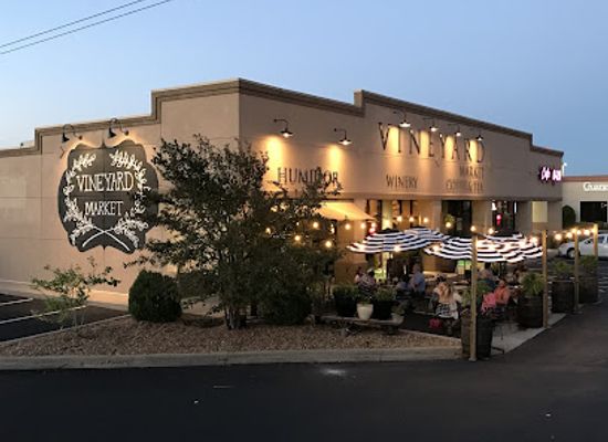 missouri/ozarks/restaurant/vineyard-market