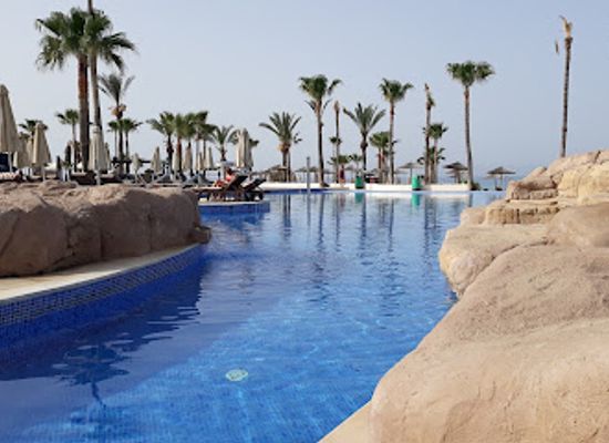 cyprus/makronissos-beach/restaurant/gardens-restaurant