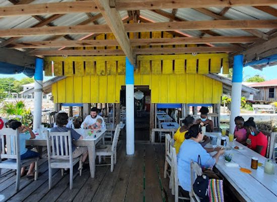 honduras/utila/restaurant/mango-tango