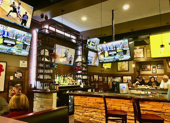 alabama/mobile/midtown-mobile/restaurant/baumhower-s-victory-grille