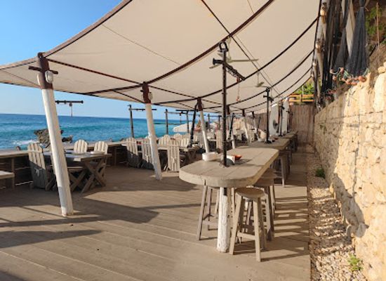 lebanon/north-lebanon/restaurant/alec-o-feniqian-island