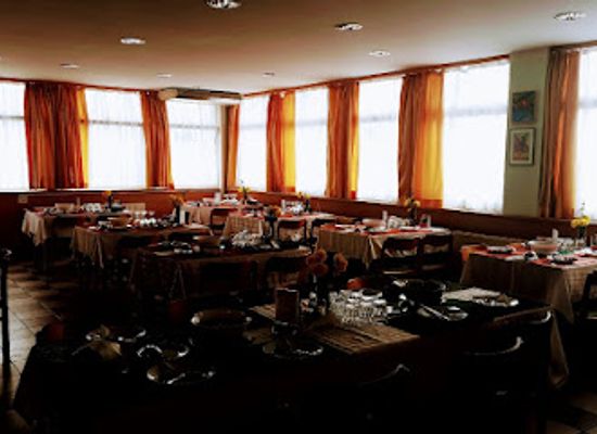 hungary/veszprem/restaurant/zona-etterem