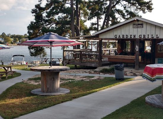 south-carolina/pee-dee/restaurant/fayz-at-the-lake