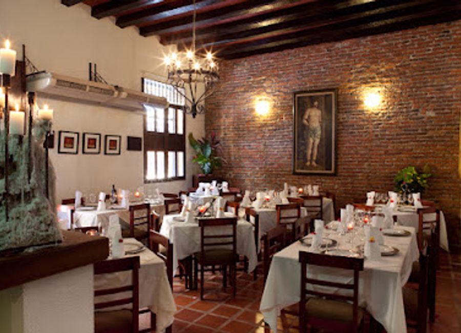 Experience culinary excellence at Basilea Comida Francesa y Mediterranea in Santa Marta—where French sophistication meets Mediterranean freshness.