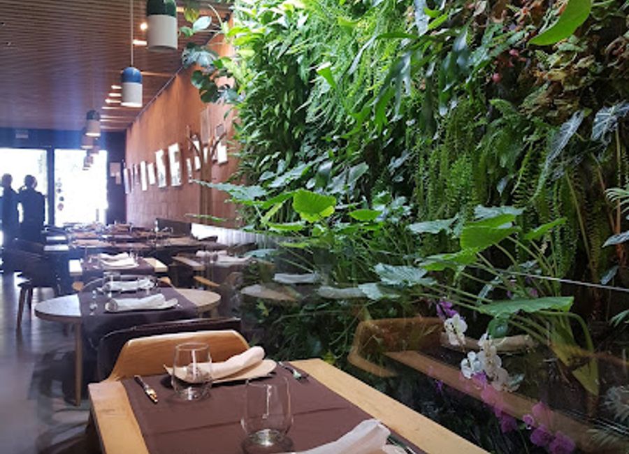 Experience exquisite Mediterranean cuisine at Restaurante De La O, where culinary artistry meets authentic Andalusian hospitality.