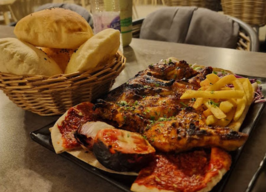 Discover the essence of Omani flavors at Liwan Restaurant in Nizwa - a culinary haven for every traveler.