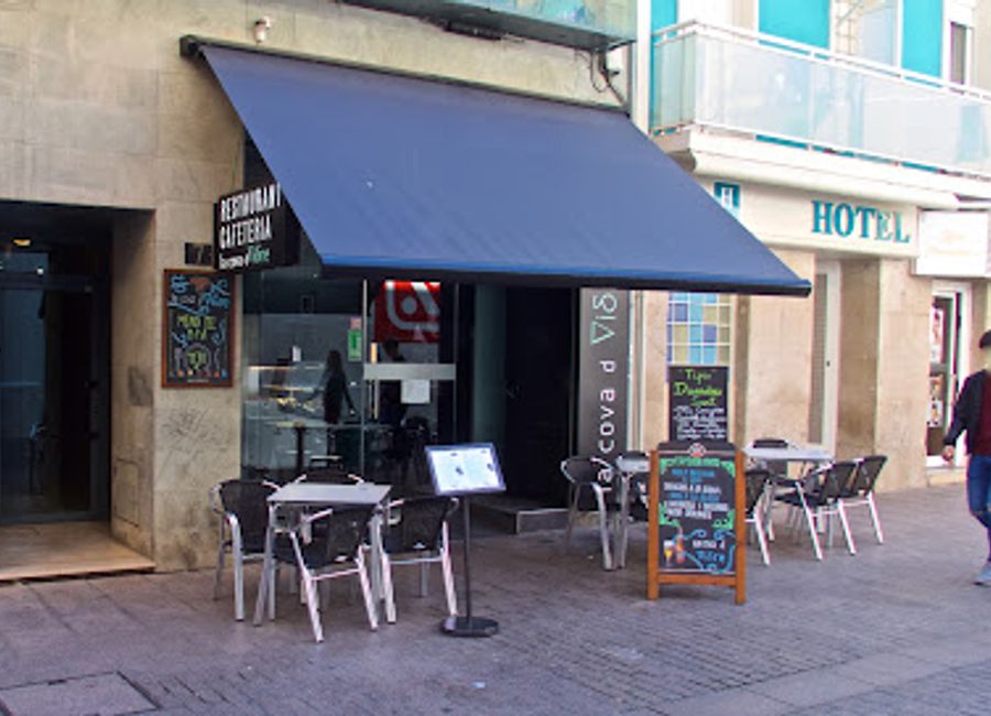 Experience authentic Mediterranean cuisine at La Cova d Vidre in Lleida – where flavor meets tradition in every bite.