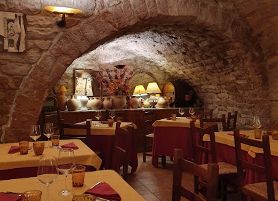 Discover Le Terrazze di Properzio: where exquisite Italian cuisine meets breathtaking views in the heart of Assisi.