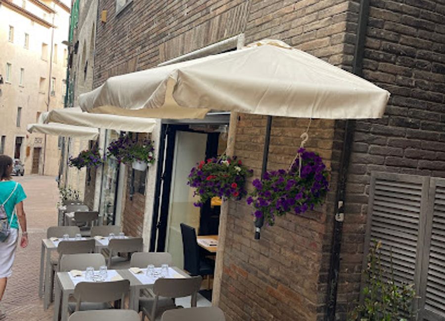 Experience authentic Italian cuisine at Trattoria Oberdan in Perugia – where tradition meets flavor in every dish.