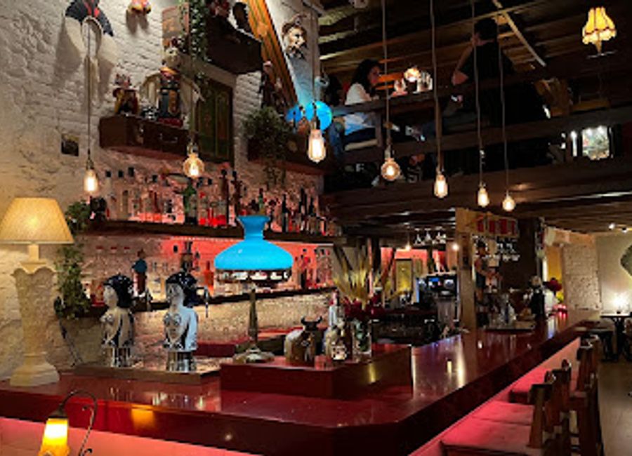 Experience culinary excellence at Volta Al Món in Eixample, Barcelona—where tradition meets innovation in every bite.