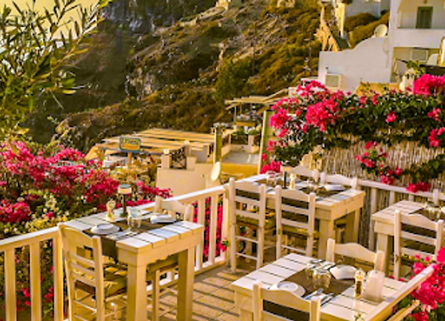 Discover exquisite Mediterranean cuisine at Argo Restaurant in Fira, offering stunning views and a delightful dining experience.