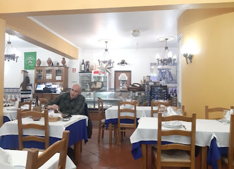 Discover Regata in Alpalhão: A culinary haven offering authentic Portuguese dishes in a warm and welcoming atmosphere.