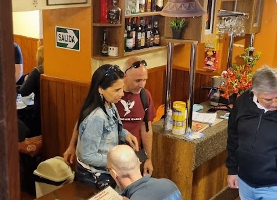 Discover Narguila Restaurant in Cusco: A fusion of Peruvian and Israeli cuisines with delightful vegan options in a warm gastropub setting.