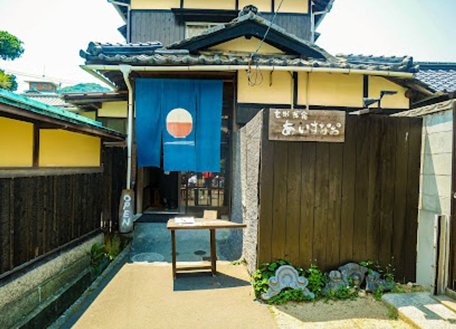 Discover Aisunao in Naoshima: Delight in creative vegan dishes amidst Japan's stunning art island.