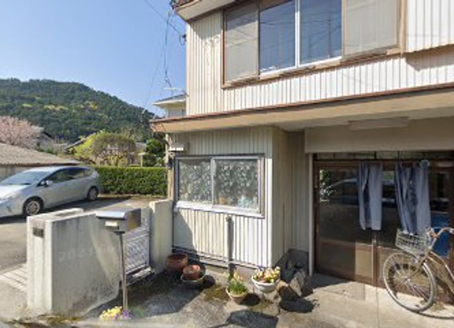 Experience authentic Japanese cuisine at 野村食堂 in Kochi - where tradition meets flavor in every dish.