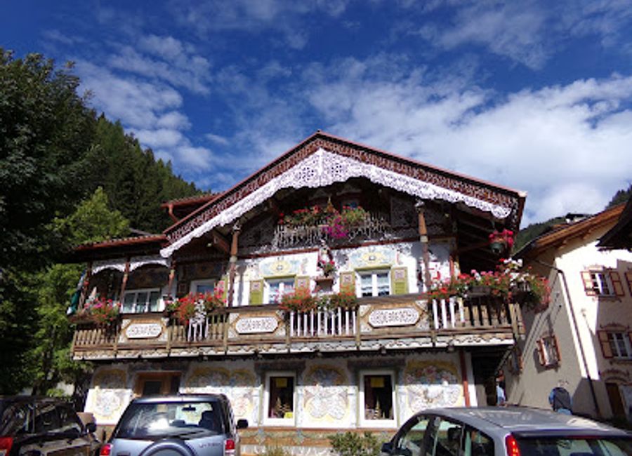 Discover authentic Italian cuisine at Osteria La Montanara in Canazei - where alpine charm meets delightful flavors.