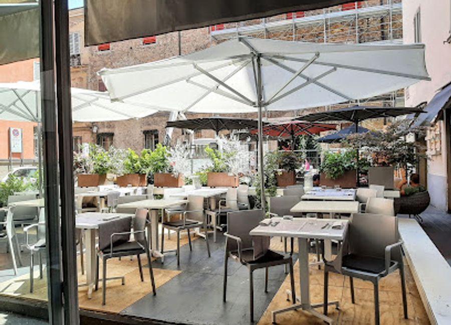 Discover the exquisite flavors of Mediterranean seafood at Ristorante Meltemi in Parma – a must-visit culinary destination for food lovers.