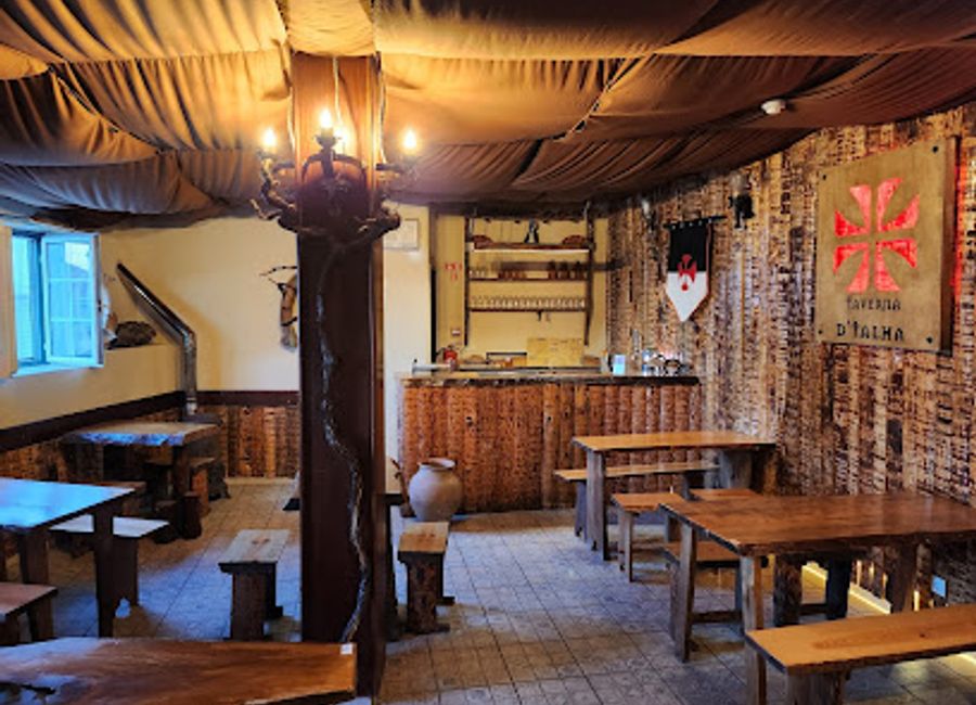 Experience the authentic flavors of Portugal at Taverna d'Talha in Tomar—your go-to spot for delicious tapas and vibrant local culture.