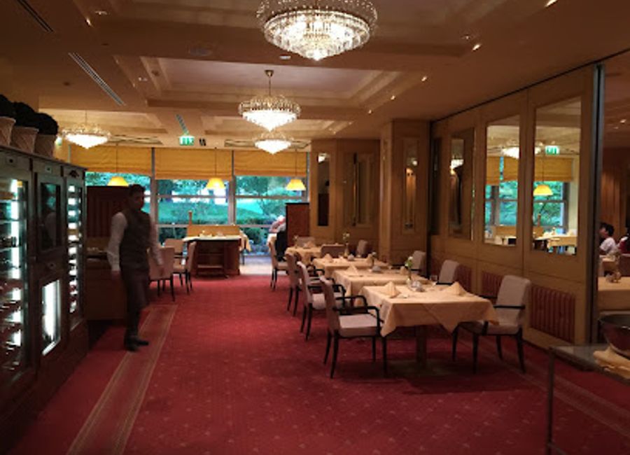 Experience the essence of Austrian cuisine at Restaurant Mirabell in Salzburg – where tradition meets modern elegance.