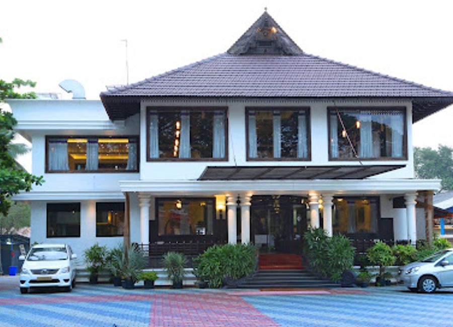 Experience the finest blend of Indian and Continental cuisine at Cassia Restaurant in Alappuzha – a true culinary treasure.