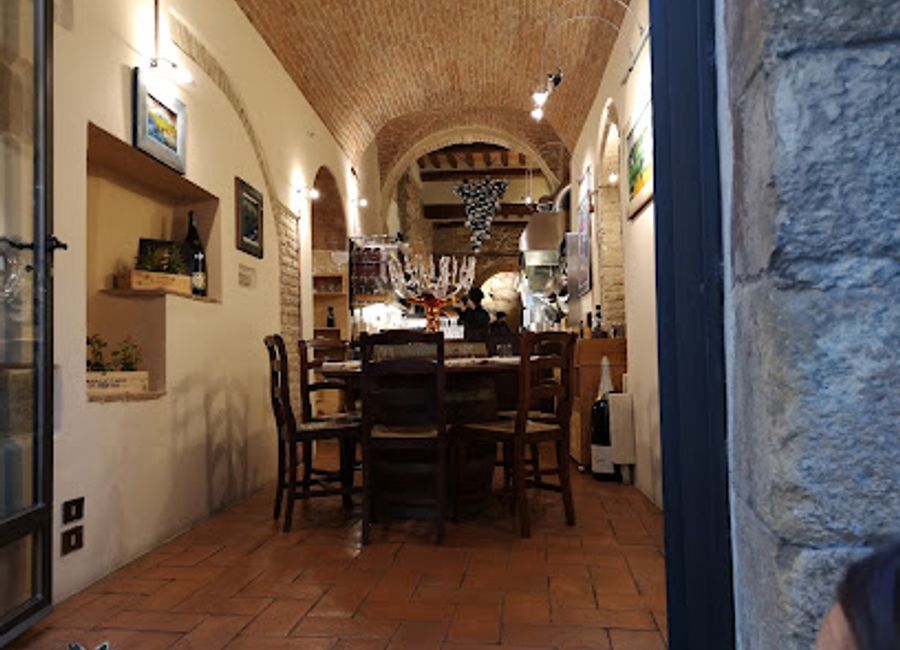 Experience authentic Italian cuisine at Bistrot Del Tribunale in Montepulciano - where tradition meets flavor in a charming setting.