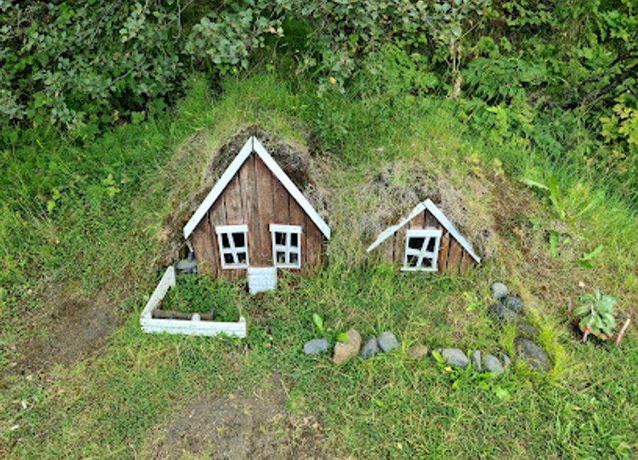 Discover tranquility and adventure at Volcano Huts Húsadalur, your gateway to Iceland's majestic landscapes and authentic local cuisine.