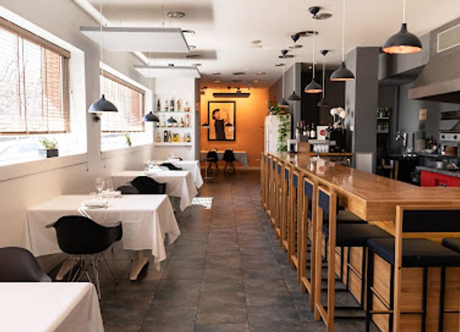 Discover authentic Mediterranean cuisine at Restaurant Aimia in Lleida - where tradition meets contemporary flavors in a charming setting.