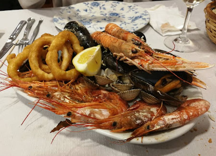 Experience authentic Mediterranean cuisine at Nou Can José in Lleida – where fresh seafood meets traditional Spanish flavors.