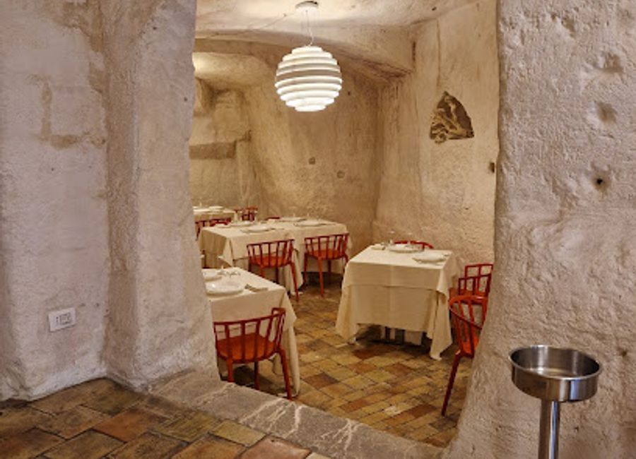 Experience authentic Italian cuisine at Ristorante Francesca in Matera - where tradition meets taste in a delightful dining atmosphere.