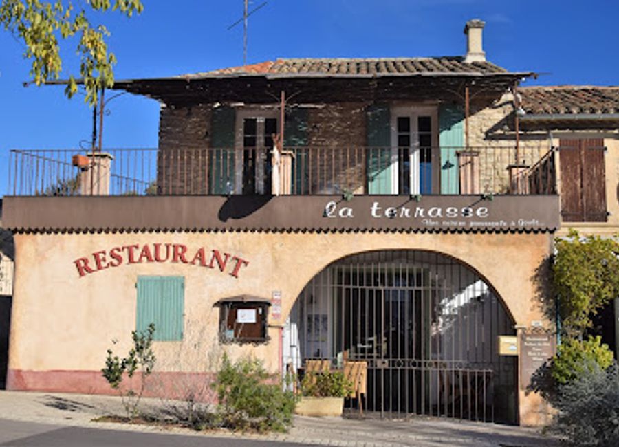 Discover La Terrasse: A charming French-Mediterranean restaurant in Goult offering exquisite local flavors and stunning views.
