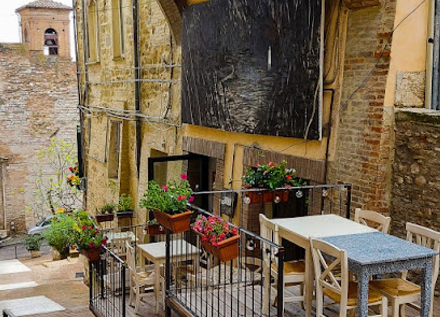 Discover authentic Italian cuisine at Il Moderno in Perugia—where tradition meets contemporary dining in a cozy atmosphere.