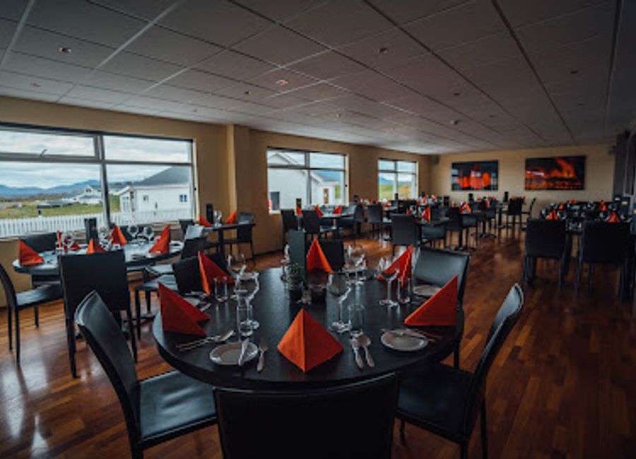 Discover Bistro Sel & Pizza in Mývatn - where delicious flavors meet stunning landscapes.