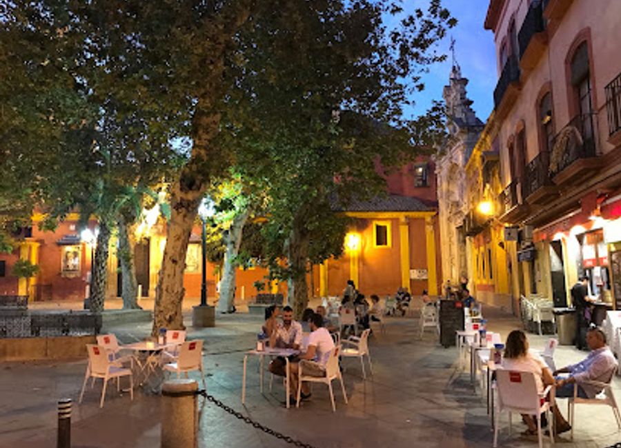 Experience authentic Mediterranean flavors at Az-Zait Restaurante in Seville's vibrant Casco Antiguo district.