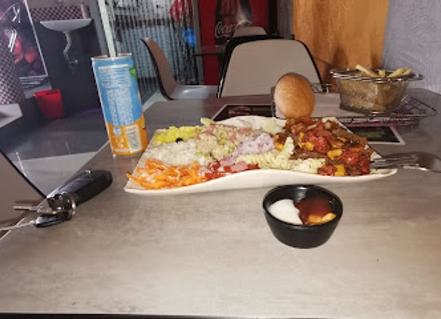 Discover authentic Moroccan flavors at Royal Snack - your go-to restaurant in Taroudant for delicious meals and local charm.