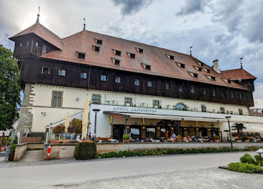 Discover authentic Baden cuisine at Konzil, where stunning views of Lake Constance meet exceptional dining experiences.