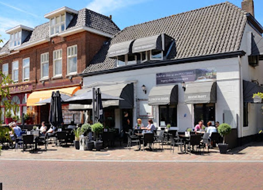 Experience the flavors of Lisse at Restaurant De Vier Seizoenen – where seasonal ingredients meet culinary creativity.