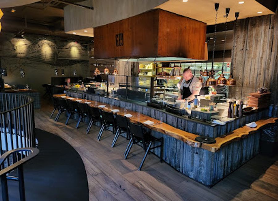 Discover Grillmarkaðurinn: An exquisite Icelandic restaurant in Reykjavik known for its unique selection of grilled meats and contemporary atmosphere.