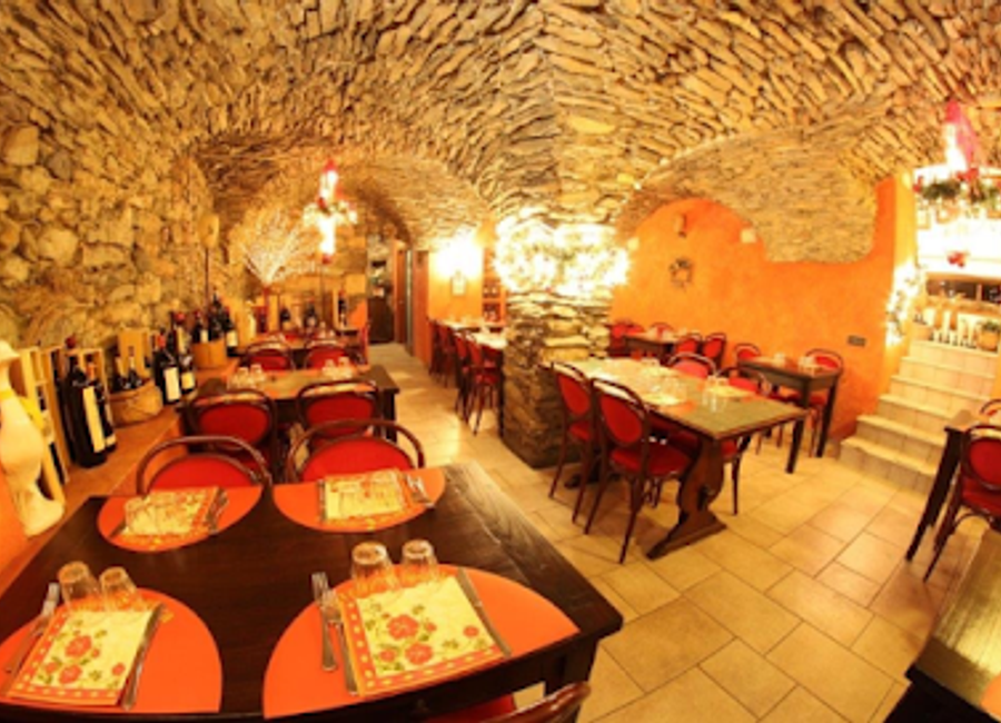 Experience authentic Italian cuisine at Osteria dell'Oca in Aosta, where local ingredients meet traditional recipes for an unforgettable meal.