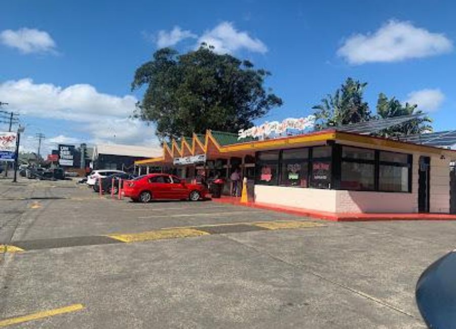 Discover Harry's Café de Wheels in Tempe, where iconic Australian pies meet casual dining in a vibrant setting.