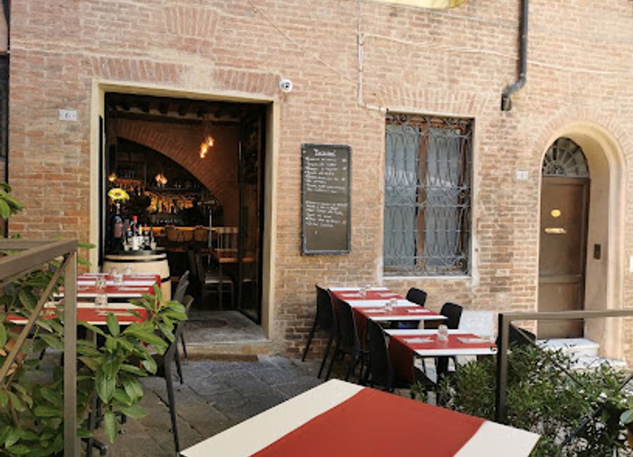Experience authentic Italian cuisine at Archivio del Gusto in Siena – where tradition meets flavor in a cozy atmosphere.