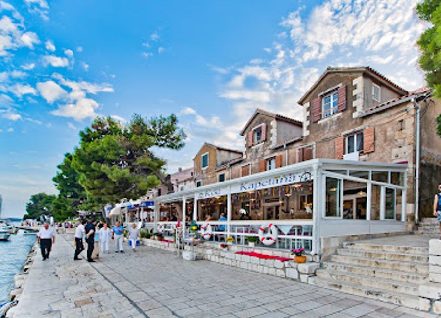 Experience authentic Croatian seafood dishes at Kod Kapetana in Hvar—where every meal is a celebration of local flavors.