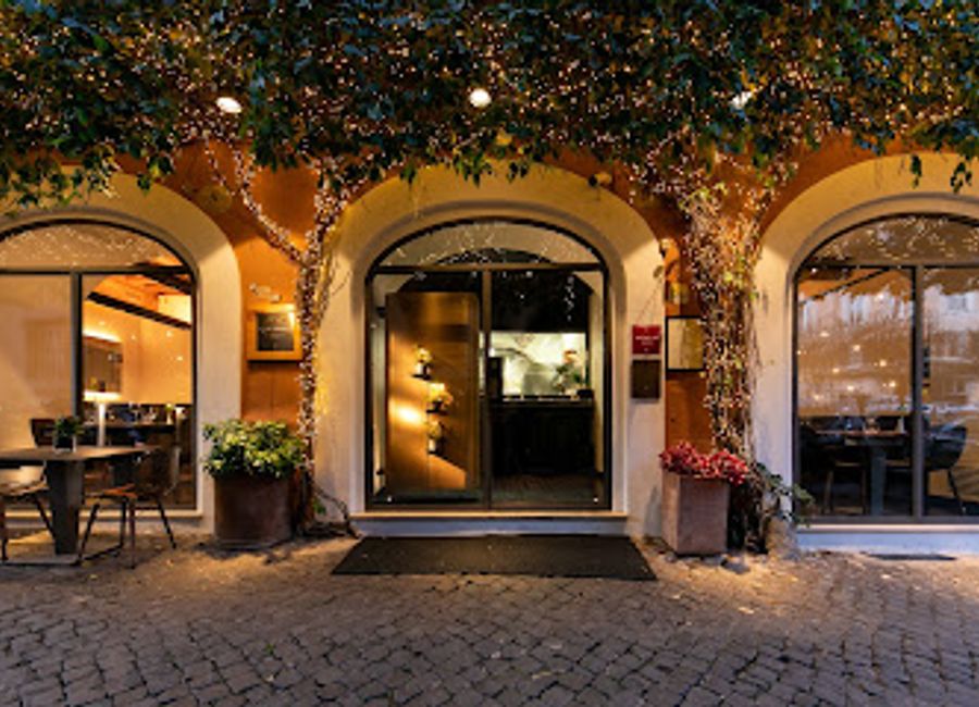 Experience culinary artistry at PER ME - Giulio Terrinoni, where modern European cuisine meets fresh seafood in an elegant Roman setting.