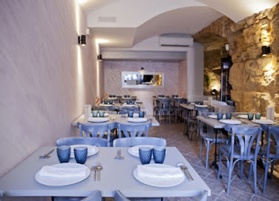 Experience the essence of Catalan cuisine at Restaurant Seasons, where seasonal ingredients meet exquisite culinary artistry in Tarragona.