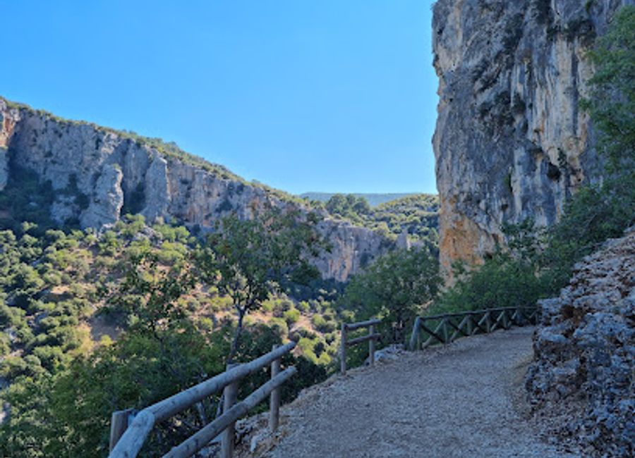 Discover Chiringuito Cerrada del Utrero: A charming restaurant offering local cuisine amidst breathtaking nature in Jaén's scenic landscapes.