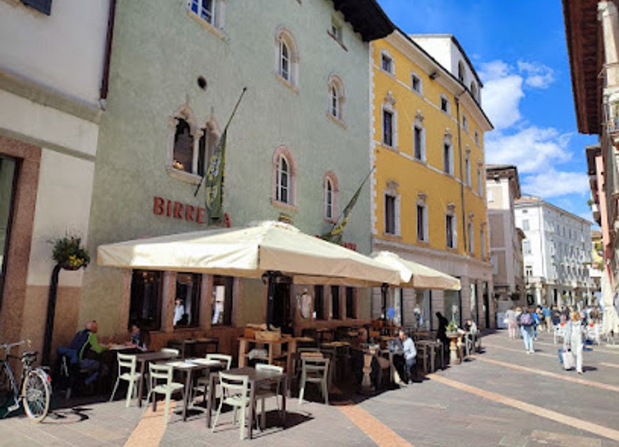 Discover Forsterbräu Trento - where authentic Italian cuisine meets exceptional craft beers in a charming atmosphere.