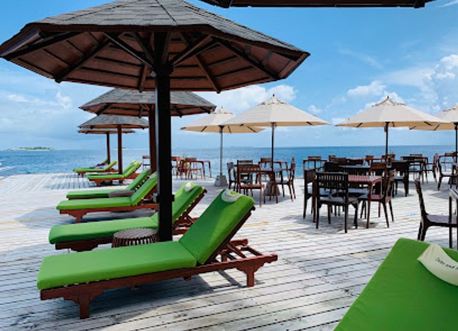 Experience the best of local and international cuisine at Reef Restaurant in Dhigurah – a buffet paradise for every traveler.