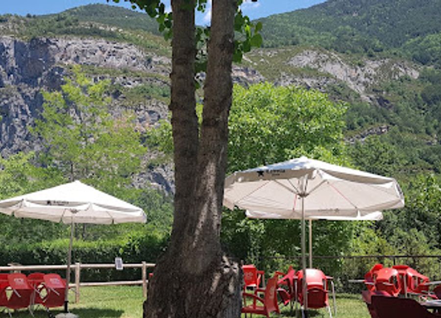 Discover Huesca's culinary treasure at Restaurante Bar Turieto - A grill paradise serving authentic flavors in a breathtaking setting.