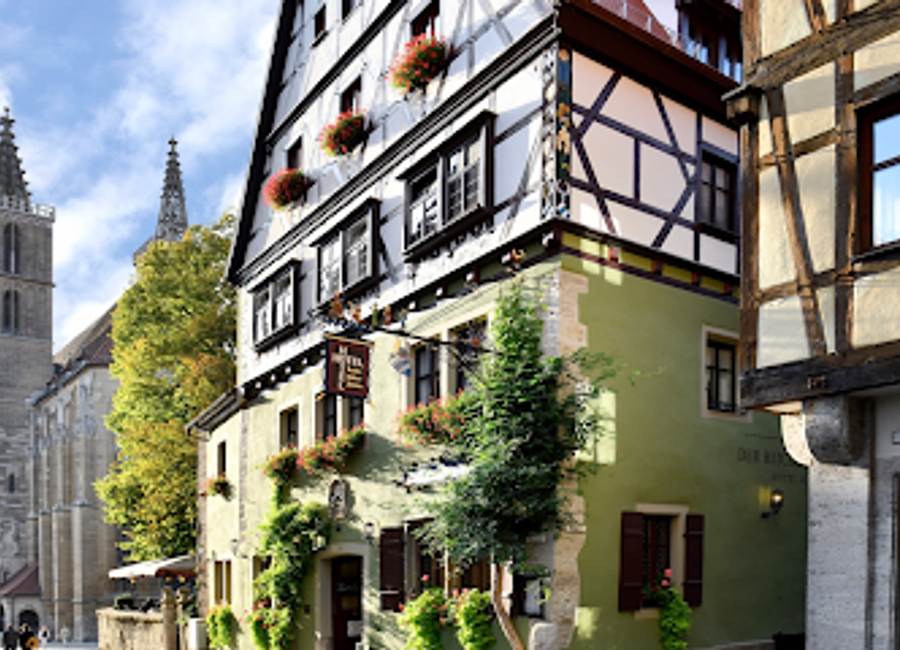 Experience authentic Franconian hospitality at Hotel & Restaurant Reichsküchenmeister in Rothenburg ob der Tauber – your gateway to medieval charm.