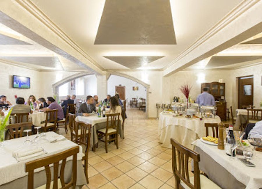 Discover the elegance and flavor at Ristorante Il Parco Dei Poeti – your ideal venue for unforgettable events and exquisite Italian cuisine.